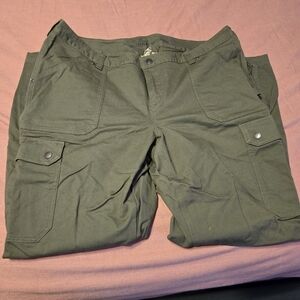 Duluth Trading Co Women's Green Cargo Pants